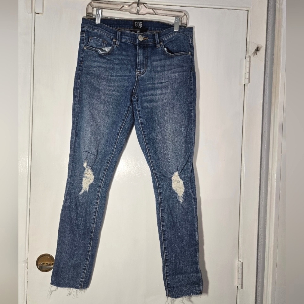 Bdg For UO Light Wash Distressed Twig Mid-rise Raw Frayed Hem Jeans Sz 30